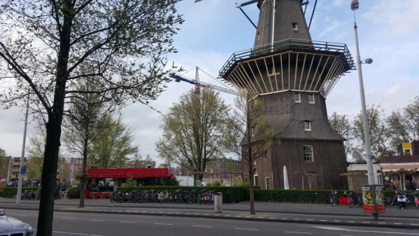 Windmill on Zeeburgerstraat, Langendijk is the red-roofed building to the left.